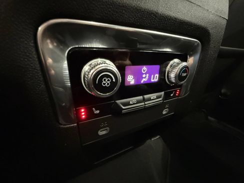 Used 2023 GMC Yukon SLT w/ SLT Premium Package AWD/4WD image 24