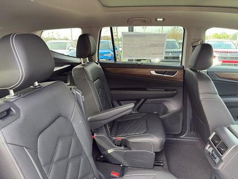 New 2026 Volkswagen Atlas SE FWD image 10