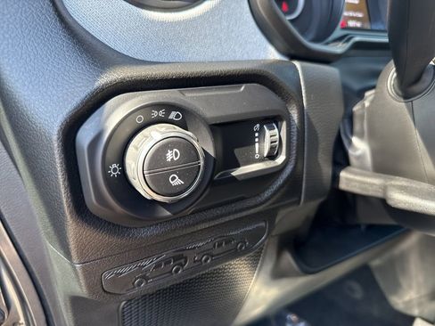 Used 2024 Jeep Gladiator Sport image 28