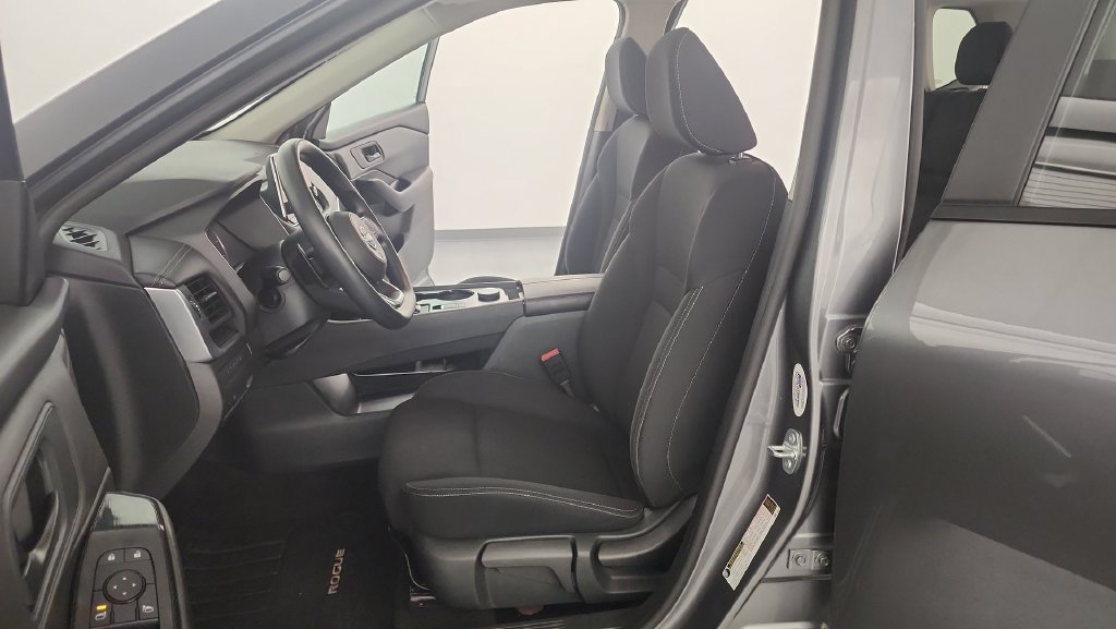 Used 2024 Nissan Rogue S AWD/4WD image 14