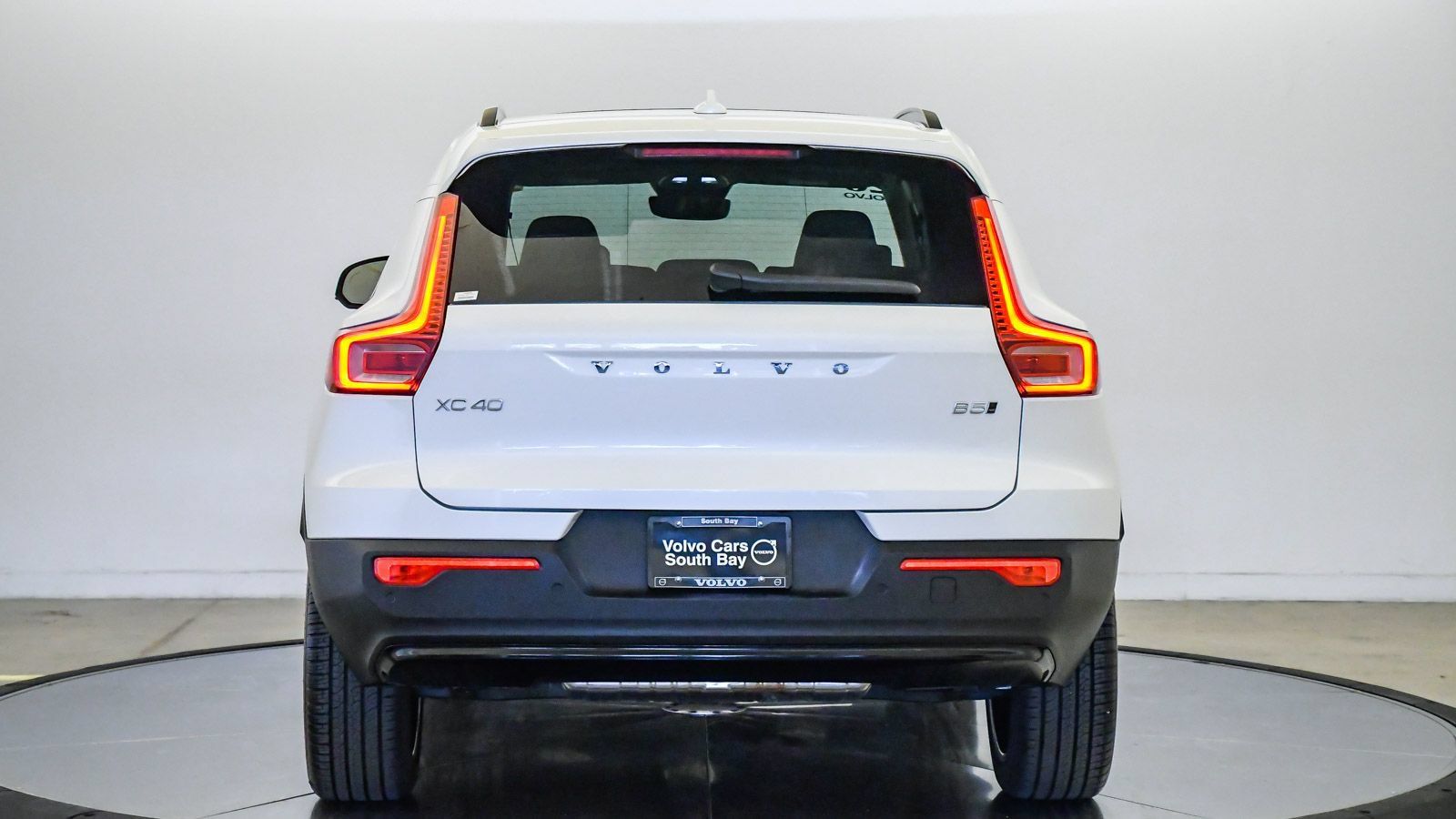 Certified 2026 Volvo XC40 B5 Ultra w/ Climate Package AWD/4WD image 4
