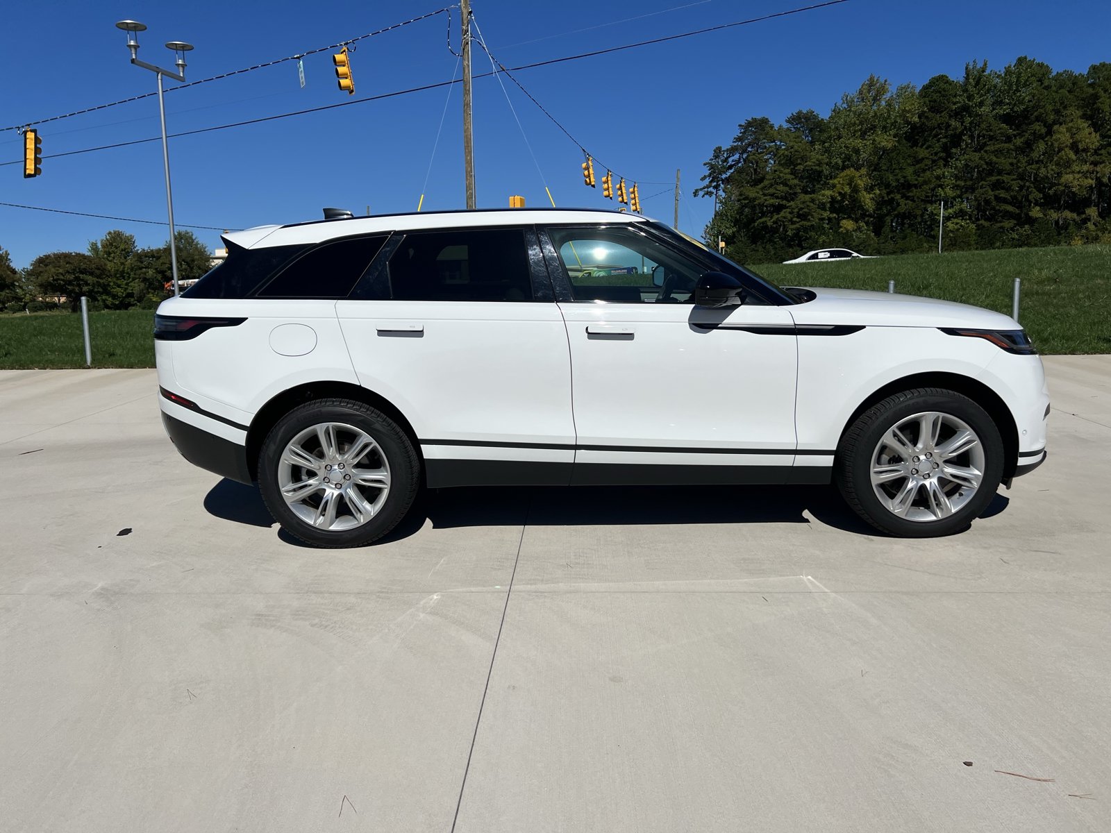 Used 2026 Land Rover Range Rover Velar S AWD/4WD image 9