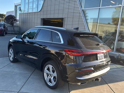 Used 2025 Audi Q5 Premium Plus w/ Premium Plus image 8