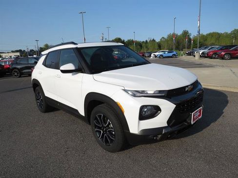 Certified 2023 Chevrolet TrailBlazer ACTIV w/ Sun and Liftgate Package image 2