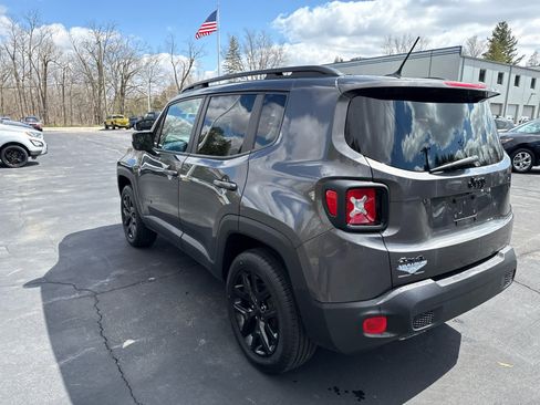 Used 2017 Jeep Renegade Altitude image 5