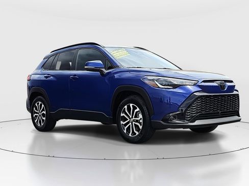 Used 2024 Toyota Corolla Cross AWD Hybrid w/ Moonroof Package image 3