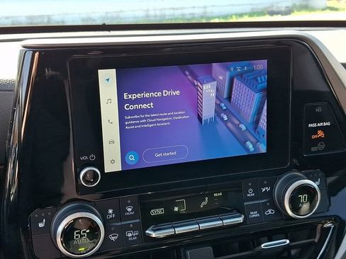 Used 2023 Toyota Highlander XLE image 16