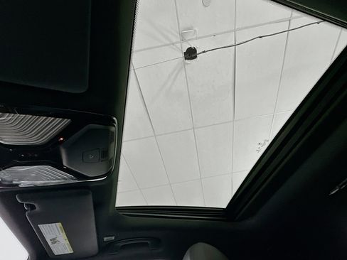 Used 2019 BMW 330i Sedan w/ Premium Package image 24