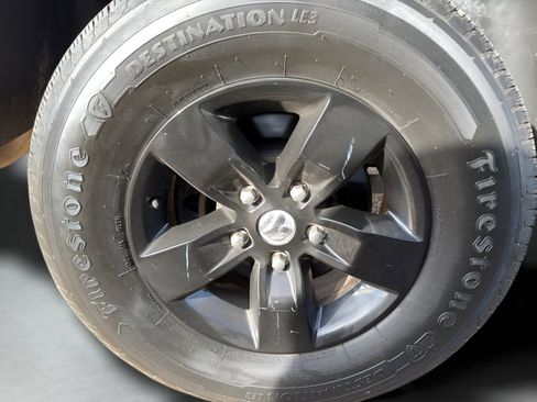 Used 2021 RAM 1500 Classic SLT image 39