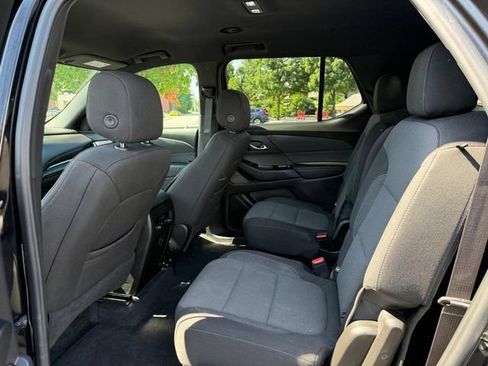 Used 2023 Chevrolet Traverse LT FWD image 12