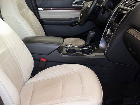 Used 2018 Ford Explorer Platinum image 10