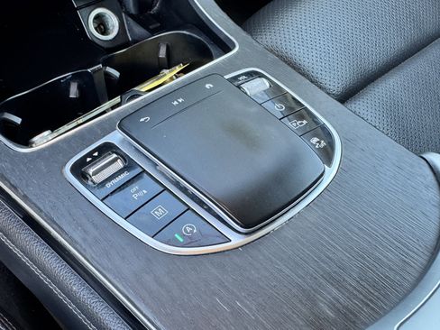 Used 2021 Mercedes-Benz GLC 300 4MATIC image 27