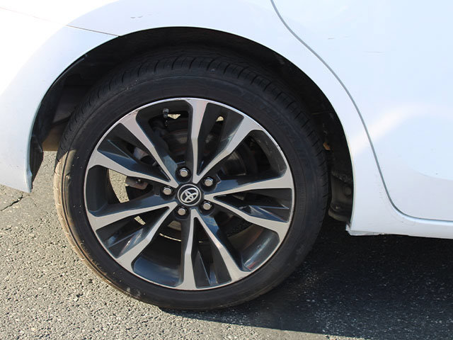 Used 2018 Toyota Corolla SE FWD image 8