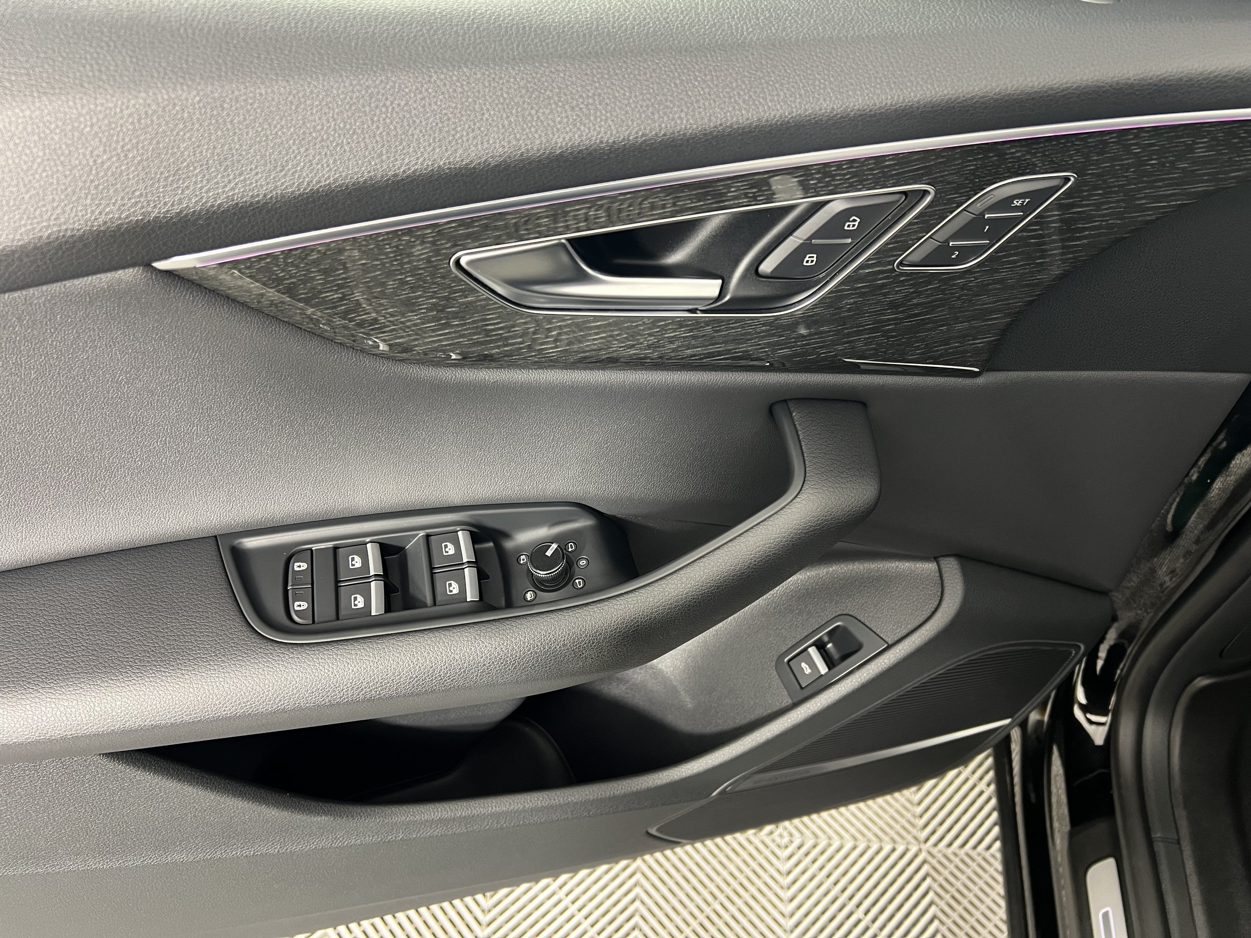 Used 2019 Audi Q8 Prestige w/ Interior Protection Package AWD/4WD image 18