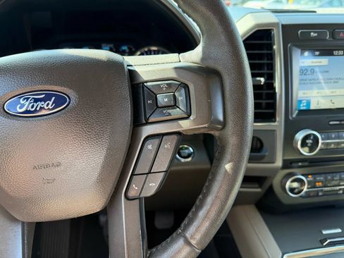 Used 2018 Ford Expedition XLT w/ Equipment Group 202A RWD image 26