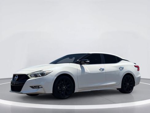 Used 2018 Nissan Maxima SR w/ Midnight Edition FWD image 2