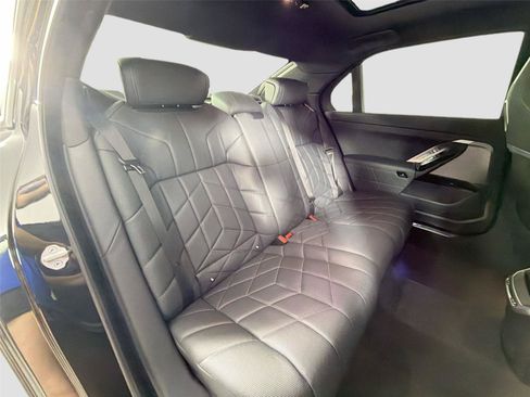 Certified 2023 BMW i7 xDrive60 AWD/4WD image 24