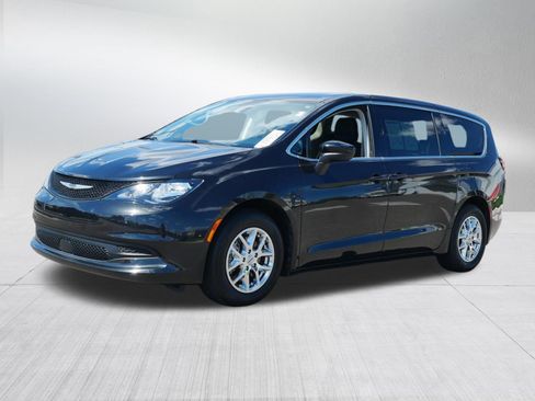 Used 2024 Chrysler Voyager LX FWD image 3