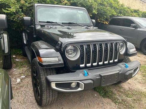 Used 2023 Jeep Wrangler Unlimited Sahara w/ Cold Weather Group AWD/4WD image 2