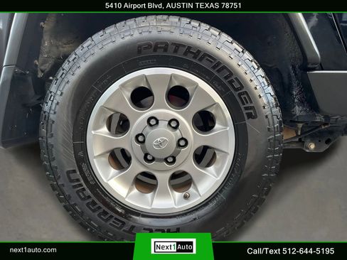 Used 2012 Toyota FJ Cruiser 2WD w/ Upgrade Pkg image 37