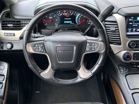 Used 2019 GMC Yukon XL Denali image 16