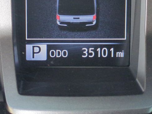 Used 2023 Toyota Tacoma SR5 w/ Technology Package image 29