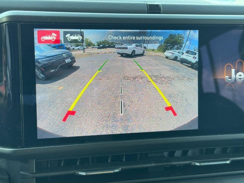 Used 2025 Jeep Wrangler Unlimited Sahara w/ Safety Group AWD/4WD image 26