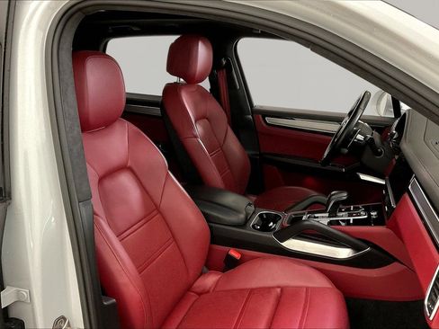 Used 2022 Porsche Cayenne Turbo AWD/4WD image 28