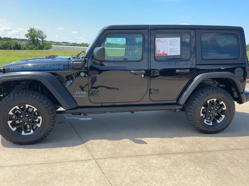 Used 2025 Jeep Wrangler Unlimited Rubicon 4xe w/ Safety Group AWD/4WD image 6