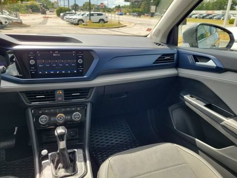 Certified 2024 Volkswagen Taos SE w/ Panoramic Sunroof Package FWD image 9