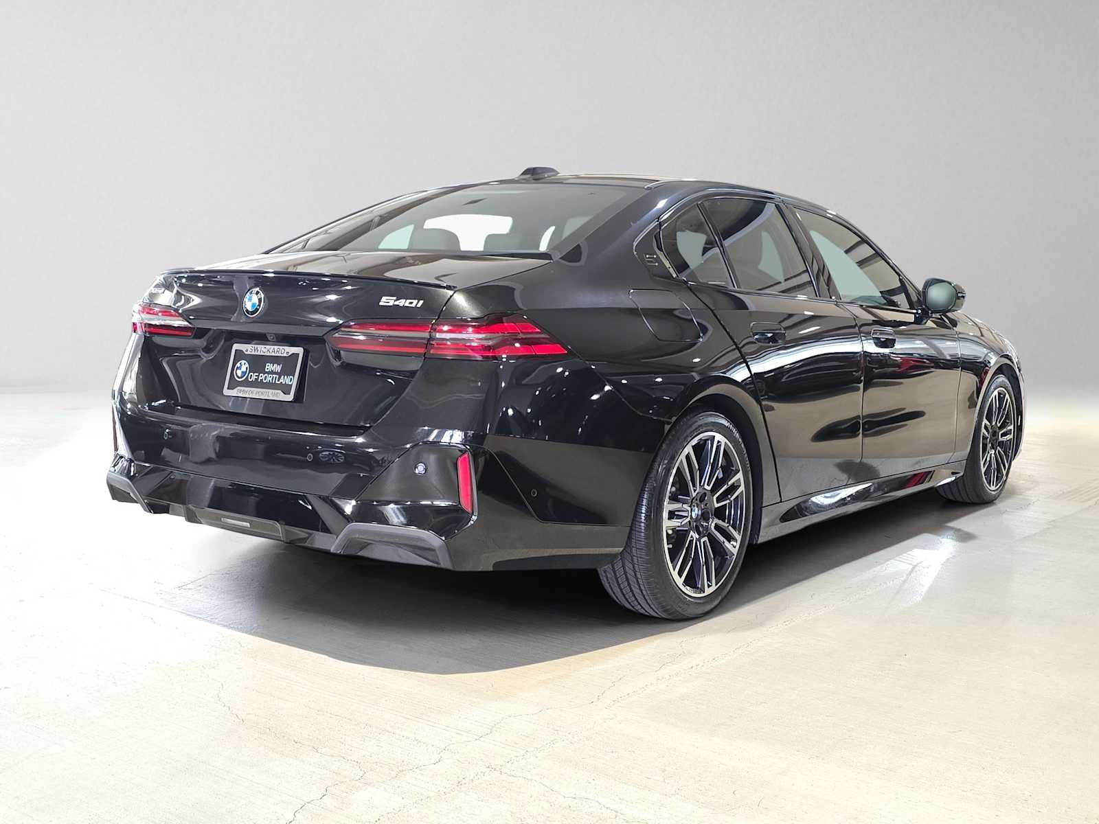 Used 2026 BMW 540i xDrive AWD/4WD image 3