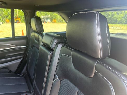 Used 2023 Jeep Grand Cherokee Overland AWD/4WD image 35