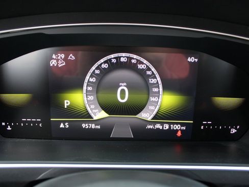 Certified 2024 Volkswagen Tiguan SE R-Line image 14