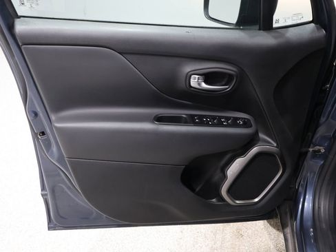 Used 2022 Jeep Renegade Latitude image 12