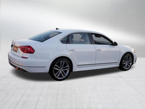 Used 2017 Volkswagen Passat 1.8T R-Line image 7