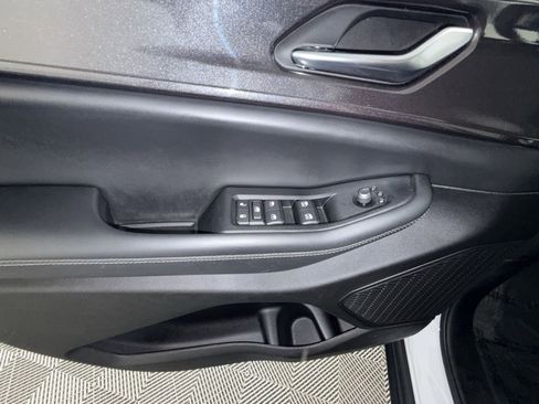 Used 2023 Jeep Grand Cherokee Altitude AWD/4WD image 15