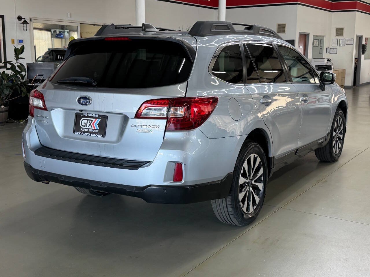 Used 2017 Subaru Outback 2.5i Limited AWD/4WD image 2