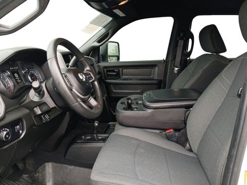 Used 2024 RAM 2500 Tradesman w/ Chrome Appearance Group image 19