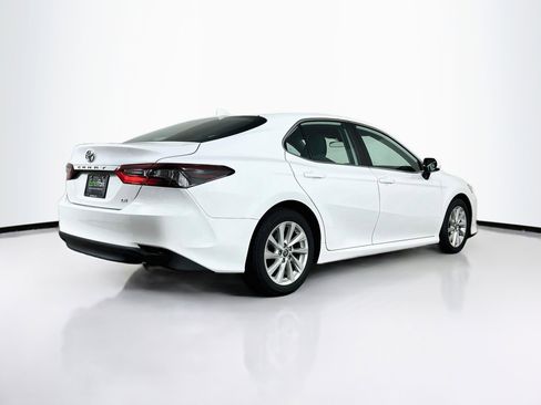 Used 2021 Toyota Camry LE FWD image 9