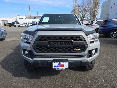Used 2019 Toyota Tacoma TRD Off-Road image 8