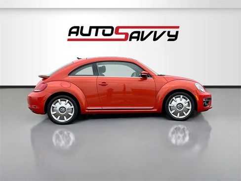 Used 2019 Volkswagen Beetle 2.0T SE image 8