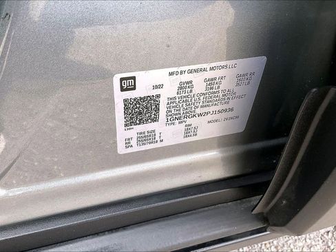 Used 2023 Chevrolet Traverse LT image 16