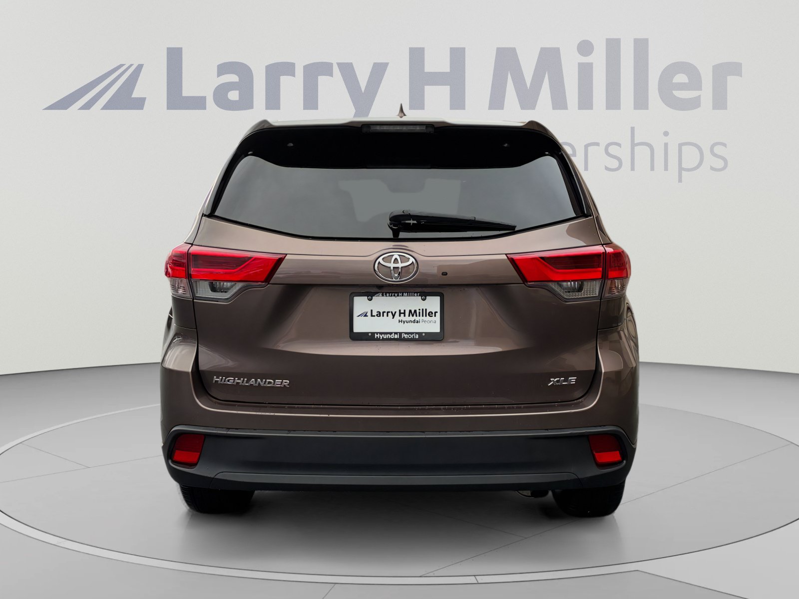 Used 2018 Toyota Highlander XLE w/ Carpet Mat Package (TMS) FWD image 4
