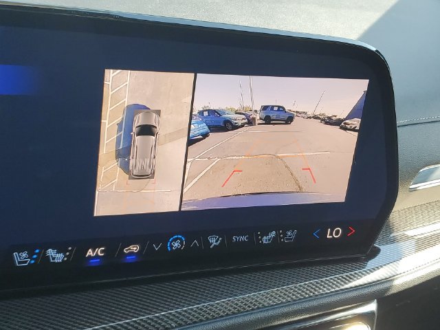 Used 2025 Chevrolet Traverse High Country FWD image 29