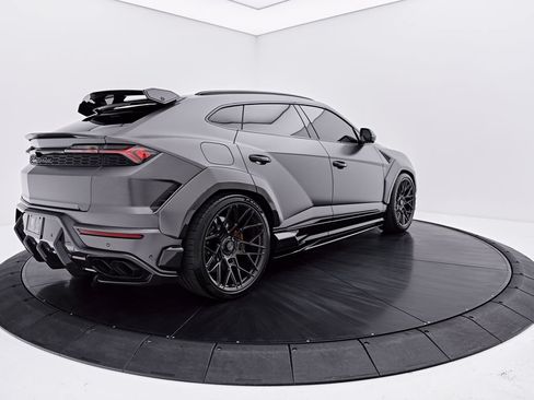 Used 2025 Lamborghini Urus Performante AWD/4WD image 14