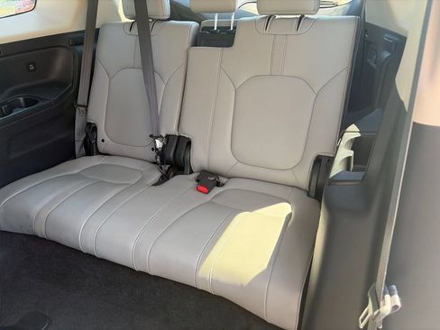 Used 2023 Honda Pilot EX-L image 11