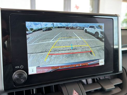 Used 2025 Toyota RAV4 XLE AWD/4WD image 28