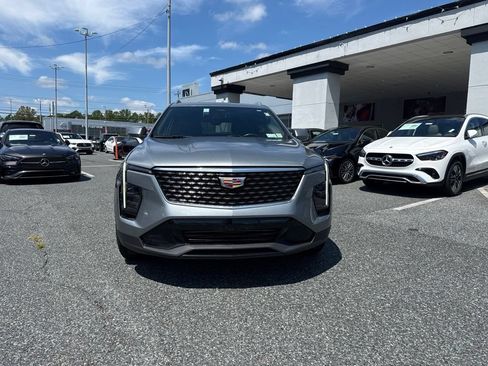 Used 2024 Cadillac XT4 Premium Luxury FWD image 2