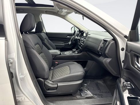 Used 2022 Nissan Pathfinder SV w/ SV Premium Package image 17