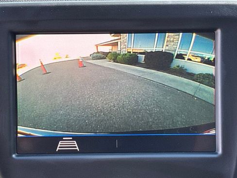 Used 2021 Chevrolet Equinox LS image 19